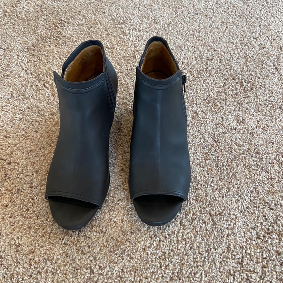 Black open toe bootie - Picture 1 of 6